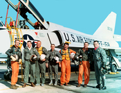 English: The Original Mercury Seven astronauts with a U.S. Air Force F-106B jet aircraft. From left to right: M. Scott Carpenter, Leroy Gordon Cooper, John H. Glenn, Jr., Virgil I. Gus Grissom, Jr., Walter M. Wally Schirra, Jr., Alan B. Shepard, Jr., Dona