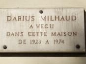Français : Plaque commémorative, 10 boulevard de Clichy, Paris 18 e . « Darius Milhaud a vécu dans cette maison de 1923 à 1974. »