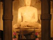 English: Buddha at Seokguram in South Korea, World Heritage picture Deutsch: Koreanischer Buddha in der Seokguram-Höhle. – In Meditationshaltung sitzend berührt Siddhartha Gautama mit der Rechten die Erde, um sie als Zeugin für seine bisherigen Verdienste