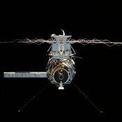 English: Skylab 4, Skylab Multiple Docking Adapter (MDA), Apollo Telescope Mount (ATM) and solar array as the Apollo Command Module undocks and moves away.