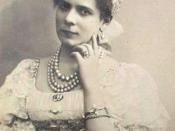 English: Photo of Pierina Legnani (1863-1923), Prima ballerina assoluta of the St. Petersburg Imperial Theatres. She is costumed as the Tsar Maiden in the choreographer Marius Petipa's (1818-1910) 1895 revival of the choreographer Arthur Saint-Léon (1821-
