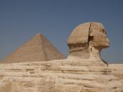 English: Great Sphinx of Giza and Pyramid of Cheops. The color of the sky is due to pollution of Cairo.
