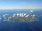 English: Tarama Island (front) and Min'na Island (back), Okinawa, Japan. Français : Les îles de Tarama (au premier plan) et de Min'na (au fond), de l'archipel d'Okinawa (Japon).