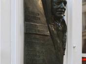 English: Commemorative plaque for Gabriel García Márquez - Sculptor : Milthon - Entrance of the Hôtel des 3 Collèges - Paris