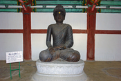 English: Early Koryo dynasty iron seated Buddha. Now held at the Koryo Museum in Kaesong, North Korea.