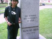 Me beside Sigmund Freud Park sign