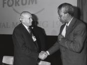 Frederik de Klerk and Nelson Mandela shake hands at the Annual Meeting of the World Economic Forum held in Davos in January 1992 Copyright World Economic Forum (www.weforum.org)