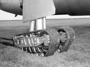 English: Convair B-36 with experimental tracked landing gear, to reduce ground pressure for soft-field use. Русский: Экспериментальное шасси стратегического бомбардировщика 