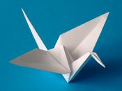 English: Origami crane folded from one uncut square of paper Français : Grue en origami, pliée avec une seule feuille de papier non-coupée