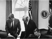 English: Meeting of the Executive Committee of the National Security Council - Cuba Crisis. President Kennedy, Secretary of State Dean Rusk, Secretary of Defense Robert S. McNamara. White House, Cabinet Room.