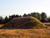 English: Burial mound 2 at Sutton Hoo, Suffolk, UK. The photo was taken close to sunset on 21 June 2006 (day of the Summer Solstice). This mound has been reconstructed to its supposed original height. Deutsch: Grabhügel 2 von Sutton Hoo, England.
