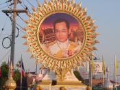 English: Monument to King Bhumibol Adulyadej (Rama IX) of Thailand. Spotted in Phitsanulok, Thailand