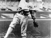 English: Shoeless Joe Jackson throwing pre-1923 photo as Jackson was banned from baseball in 1920