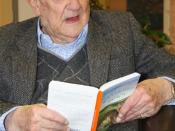 English: Richard Adams, author of 'Watership Down', reads from his book at the Whitchurch Arts (http://www.WhitchurchArts.org.uk) presentation of Aldo Galli's paintings, which were inspired by the book. The show was held at the Gill Nethercott Centre in W