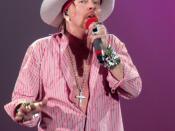 English: Axl Rose performing in 2010.