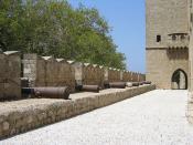 Kanonen auf den Mauern der mittelalterlichen Stadt Rhodos