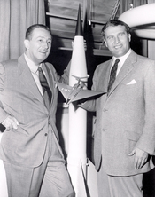 English: Walt Disney, left, and Wernher von Braun, right. Dr. Werhner von Braun, then Chief, Guided Missile Development Operation Division at Army Ballistic Missile Agency (ABMA) in Redstone Arsenal, Alabama, was visited by Walt Disney in 1954. In the 195
