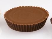 English: A trio of Reese's Peanut Butter Cups: white chocolate, milk chocolate and dark chocolate.