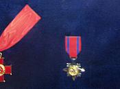 English: This is a photograph of the three elements of the Canadian Bravery Decorations on display at La Citadelle in Quebec City. This photo was taken July 2008. From left to right the Cross of Valour, Star of Courage, Medal of Bravery. This is released 