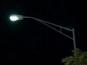 English: Photograph of a 250-Watt mercury vapor streetlight approximately 45 minutes before sunrise.