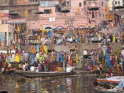 English: Ganges river at Varanasi in India 2008