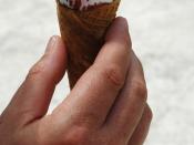 English: Ice cream cone held in a right hand in Tenerife, Spain.