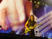 English: Metallica's guitarist Kirk Hammett playing at Morumbi Stadium, at São Paulo, Brazil. Português do Brasil: Guitarrista Kirk Hammett, do Metallica, tocando no Estádio do Morumbi, em São Paulo, Brasil.