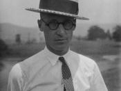 English: Photograph of John Scopes taken one month before the Tennessee v. John T. Scopes Trial. From the Smithsonian Institution Archives. Rotated, cropped, and cleaned by Kaldari.