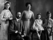 English: Blaxland family, 1914 Harold Forster Blaxland, Dora, David Russel and Truda. (Description supplied with photograph.).