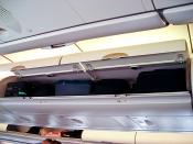 English: Luggage compartments of an Airbus 340-600 aircraft (economy class).