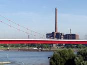 Friedrich-Ebert-Bridge over the Rhine in Duisburg, Germany. Français : Le pont Friedrich Ebert franchissant le Rhin au niveau de Duisbourg, en Allemagne.