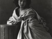 English: Sarah Bernhardt, portrait by Nadar (d. 1910) Português: Sarah Bernhardt, fotografia de Nadar (d. 1910)