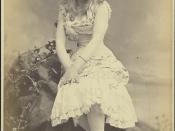 English: 1882 photo of Lillian Russell in the Bijou Opera House production of Gilbert and Sullivan's Patience Português: A cantora Lillian Russell, na ópera Patience, em 1882