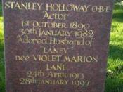 Grave stone of Stanley Holloway and wife