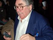 English: Ronnie Corbett arriving at Premiere of Burke and Hare, Celsea, London, United Kingdom