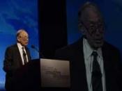 English: Alvin Toffler presenting his key note address at the National Conference on the Creative Economy