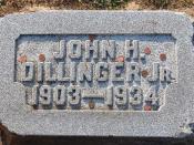 English: Grave of bank robber John Dillinger Jr.