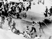 English: Open battle between striking teamsters armed with pipes and the police in the streets of Minneapolis, June 1934.