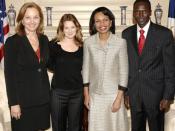 Secretary Rice poses with to right: Executive Director Josette Sheeran, Drew Barrymore, and Paul Tergat of the .