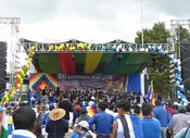 English: Crowd and stage at 16th anniversary celebration of the Movement for Socialism-Political Instrument of the Sovereignty of the Peoples, the political party which has governed Bolivia since 2006. Among those on stage are Vice President Álvaro García