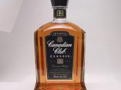 加拿大威士忌 雖然傳統上加拿大威士忌大都以無年份標示的款式為主，但近年來為了因應國際市場的需求，也開始推出高年份的陳年加拿大威士忌。 加拿大會所(Canadian Club)是一款由海蘭•沃克(Hiram Walker)酒廠生產的加拿大威士忌，與西格拉姆(Seagram)並列加拿大地區最大的烈酒生產廠。 本圖片由上傳者User:SElephant拍攝於2004年7月。