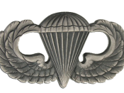 English: Parachutist Badge.