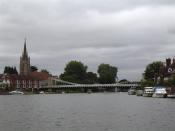English: View of Marlow from the river