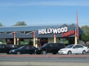 English: A Hollywood Video store in San Lorenzo, California. Photographed on April 7, 2007 by user Coolcaesar.