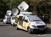 English: outside broadcasting vans of french TV channels Français : mini régies TV automobiles