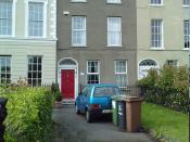 English: A house 15 The Crescent at the right of Malahide Road in Dublin, where author of 
