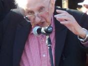 English: Studs Terkel at a Sicko rally, promoting health care for everyone, in 2007.