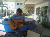 English: This is Rogelio Rivas trying to learn his guitar lessons.