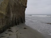 English: Cliff on the beach at Fletcher Cove, Solana Beach, California, USA.