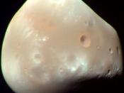 English: Enchanced-color image of Deimos, a moon of Mars, captured by the HiRISE instrument on the Mars Reconnaissance Orbiter on 21 Feb 2009. Cropped from source image.